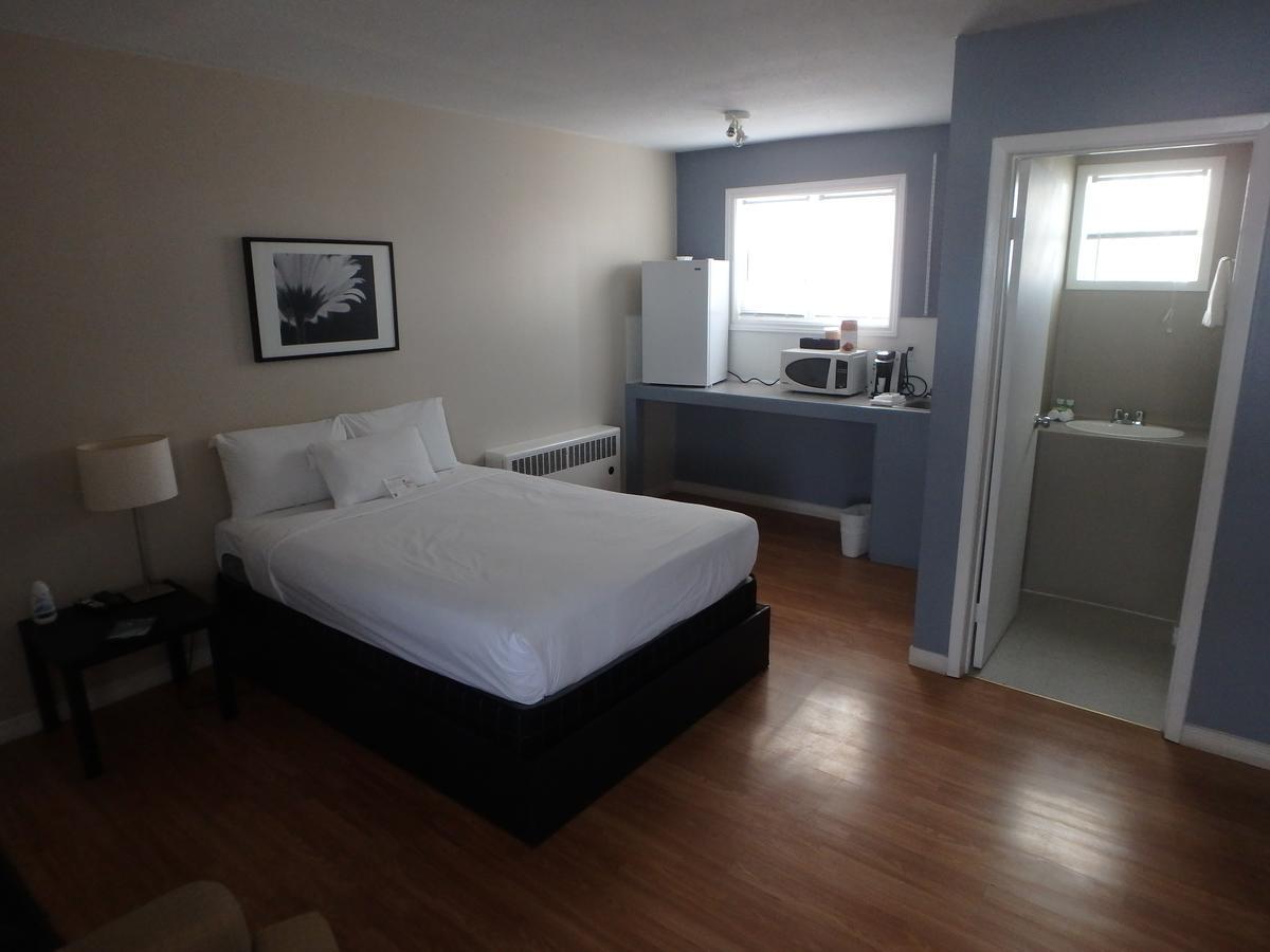 Wheel Inn Motel New Liskeard ภายนอก รูปภาพ