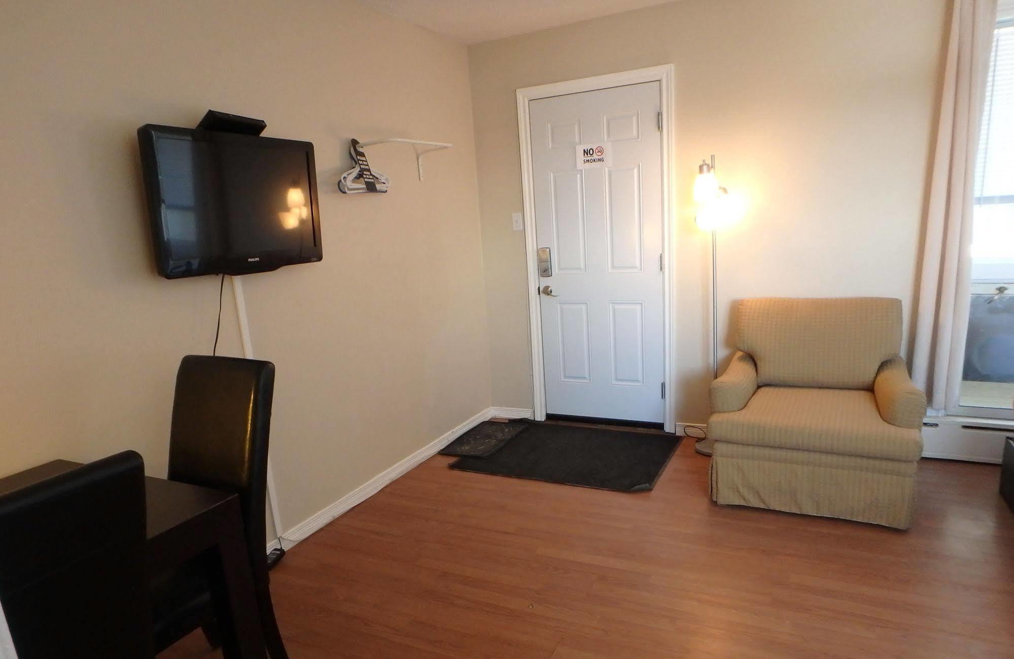 Wheel Inn Motel New Liskeard ภายนอก รูปภาพ