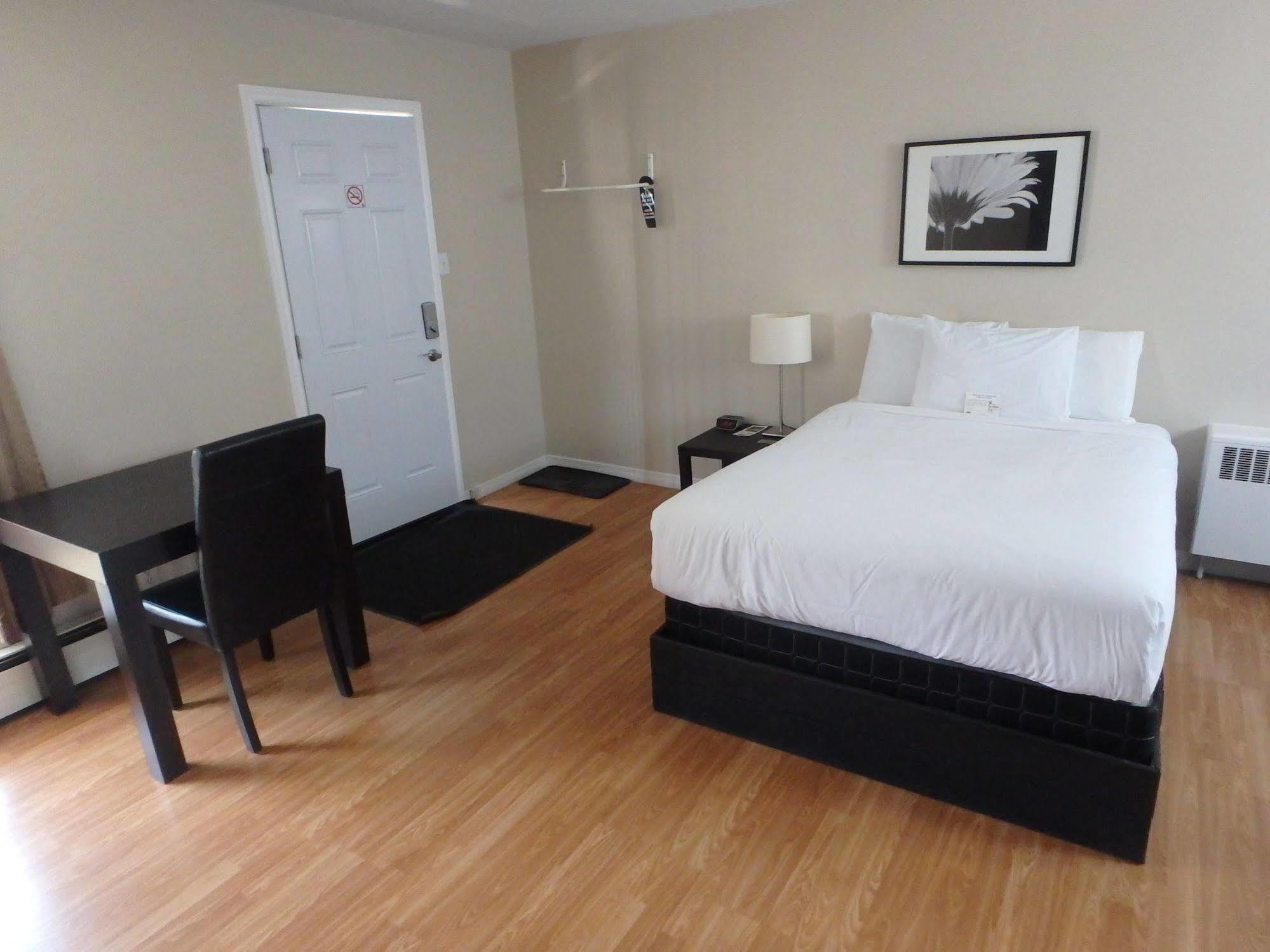 Wheel Inn Motel New Liskeard ภายนอก รูปภาพ