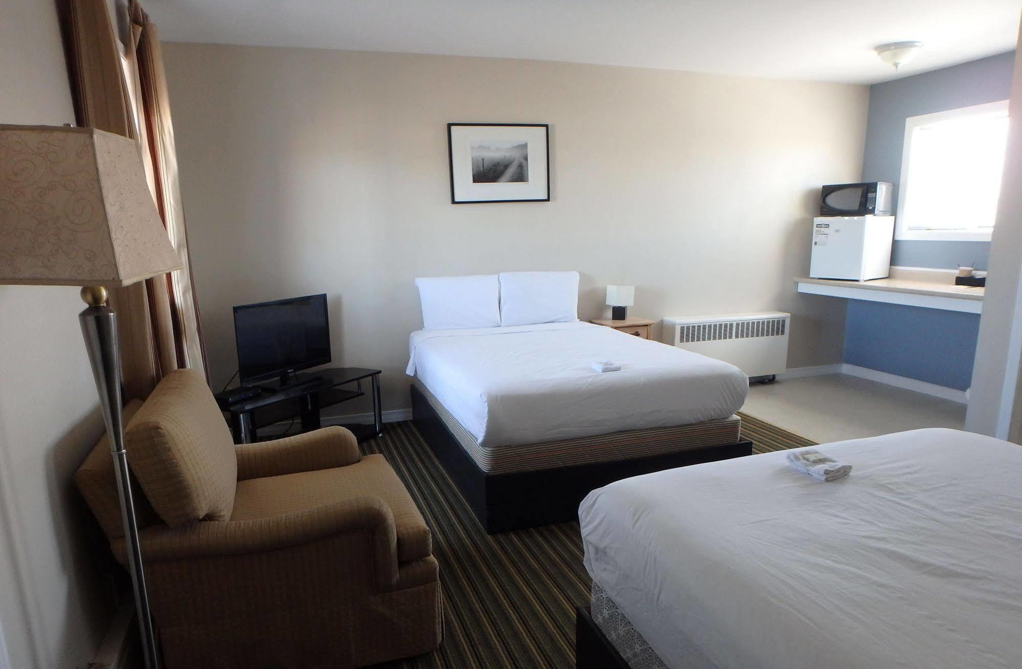 Wheel Inn Motel New Liskeard ภายนอก รูปภาพ